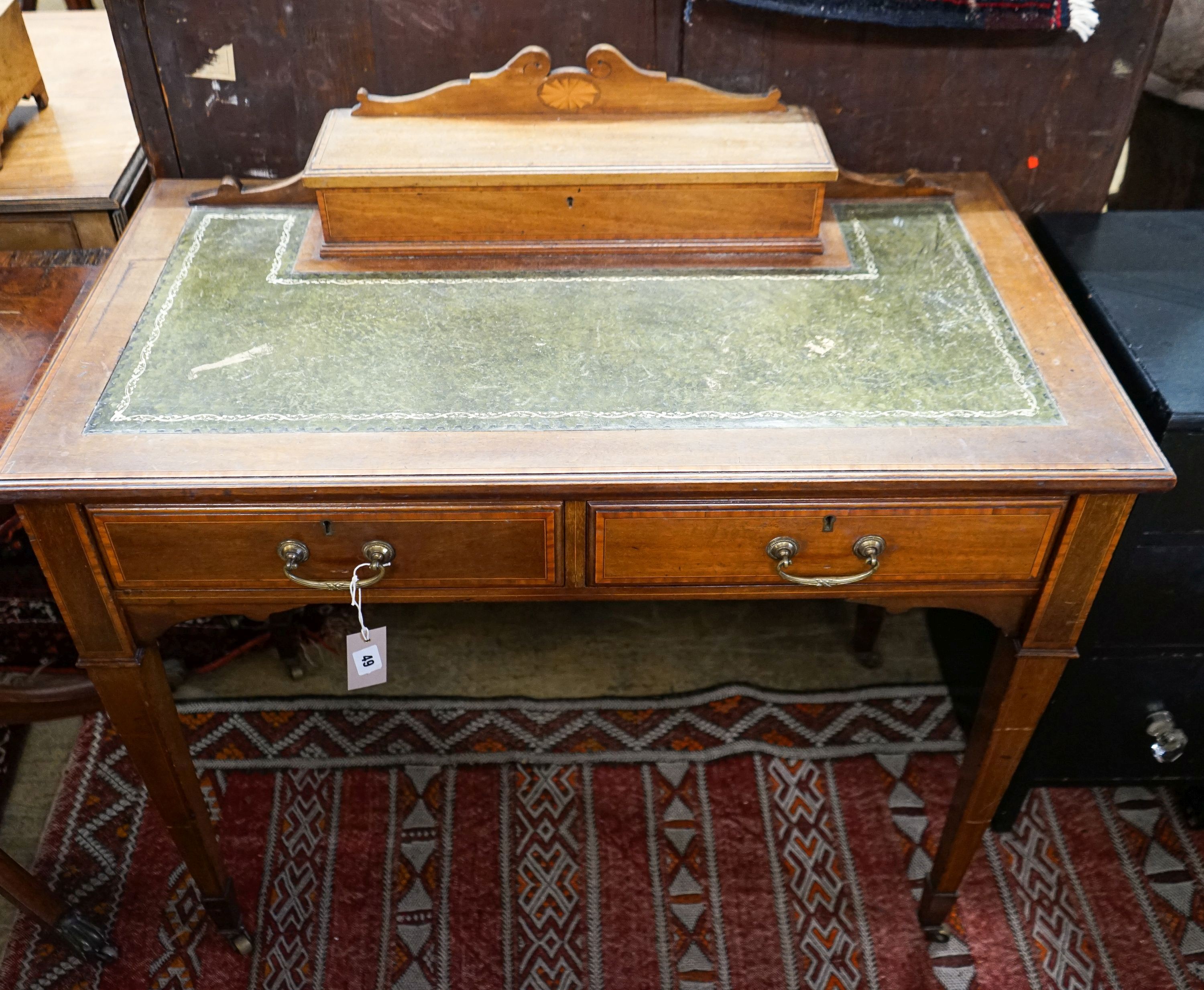 An Edwardian satinwood banded mahogany writing table, length 91cm, depth 51cm, height 76cm